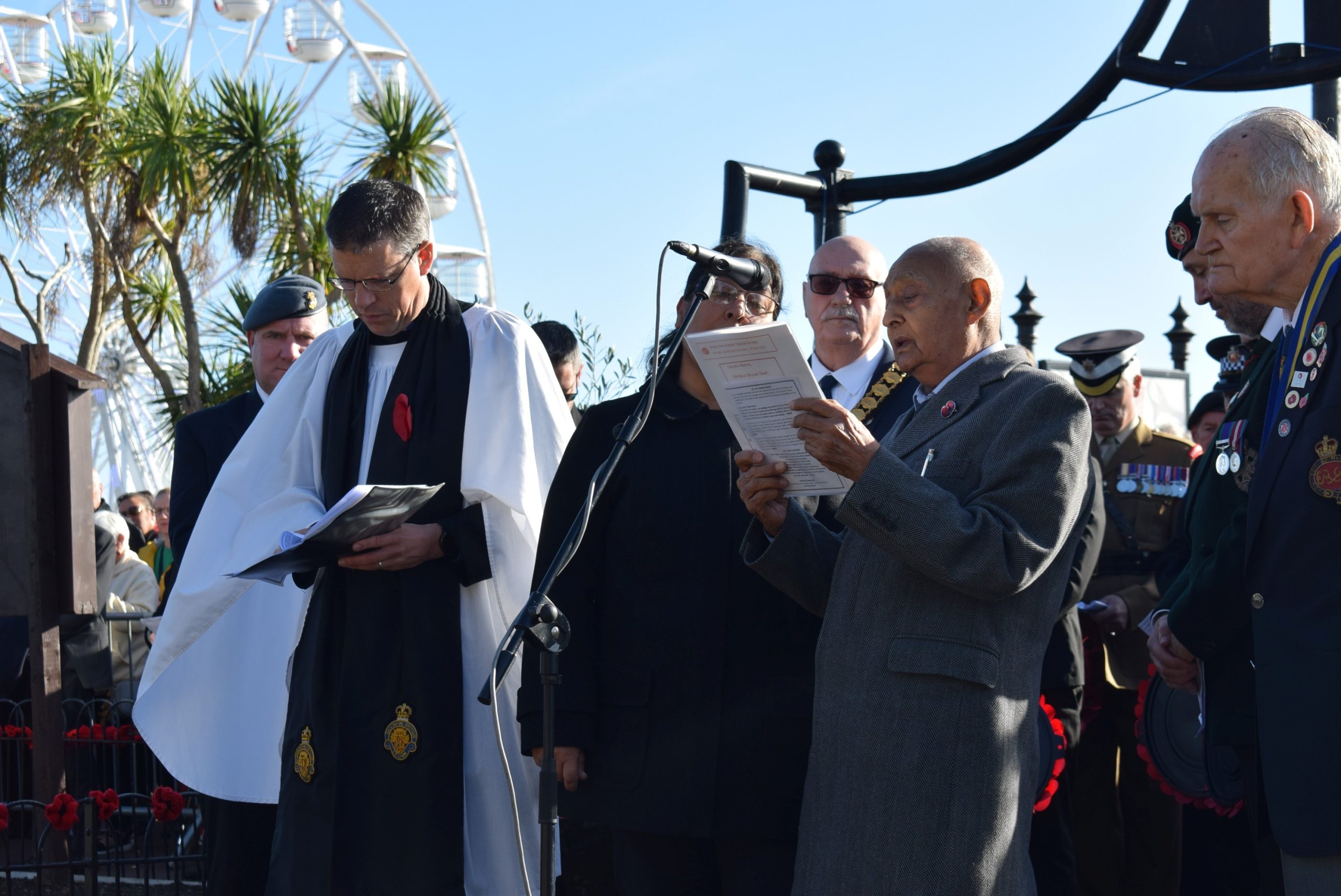 Dhirajlal Karia reads the Gayatri Mantra. Image: TDC/James Dwan
